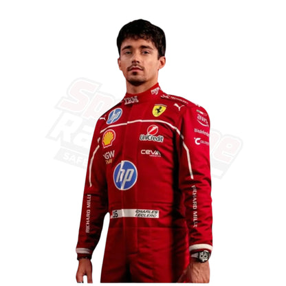 Charles Leclerc im Scuderia Ferrari HP F1 Rennanzug 2025